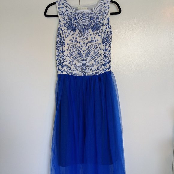 Blue and white dress - Picture 1 of 4